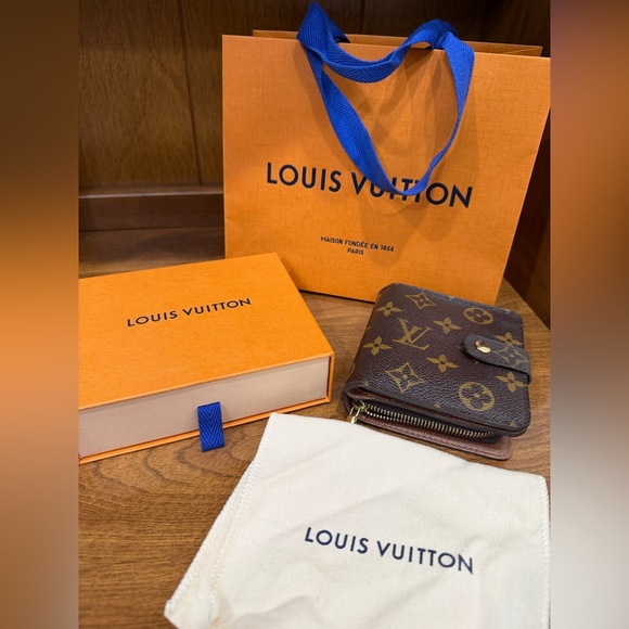 Louis Vuitton Accessories - Authentic Louis Vuitton Monogram Porte-Monnaie Elise Compact Wallet